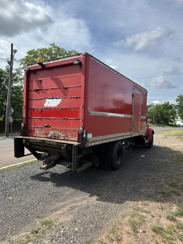 2001 International 4300 - Image 3