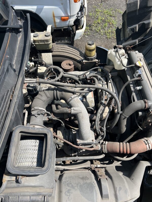 2011 Hino 268 Reefer Part Out - Image 4