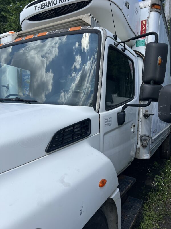 2011 Hino 268 Reefer Part Out - Image 2