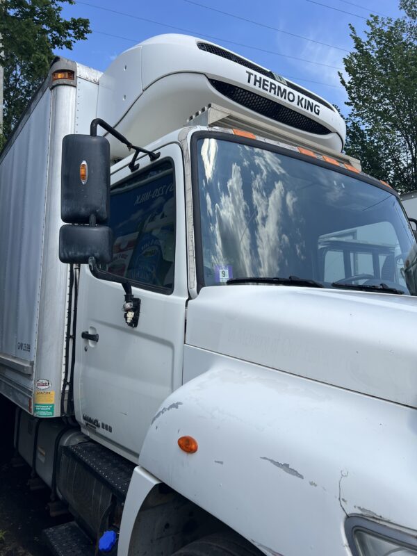 2011 Hino 268 Reefer Part Out - Image 3